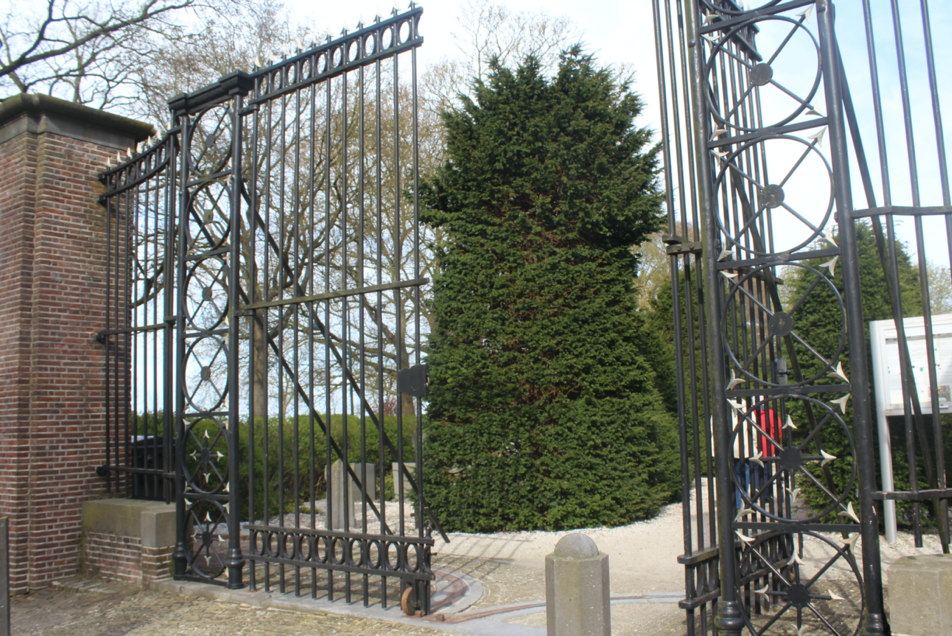 De poort van Begraafplaats gemeente Edam-Volendam