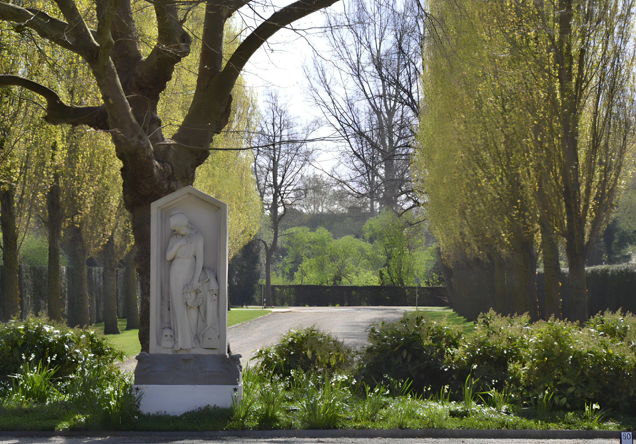 Overzicht van De Nieuwe Oosterbegraafplaats met graven en groen landschap