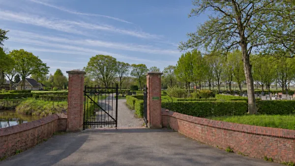 Begraafplaats Zuidwolde - ingang poort