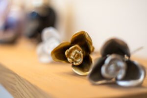 Gedenkartikelen in bloemvorm voor uitvaart en herinnering