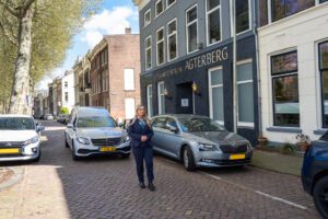 Rouwauto met uitgeleide bij Uitvaartcentrum Agterberg