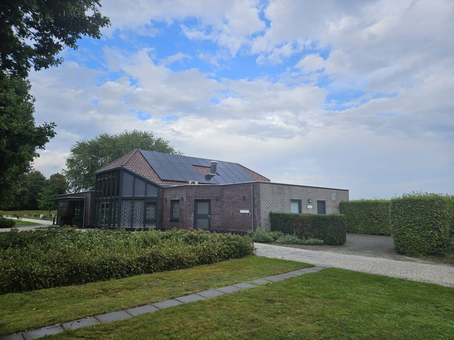 Buiten aanzicht gebouw de ronde venen
