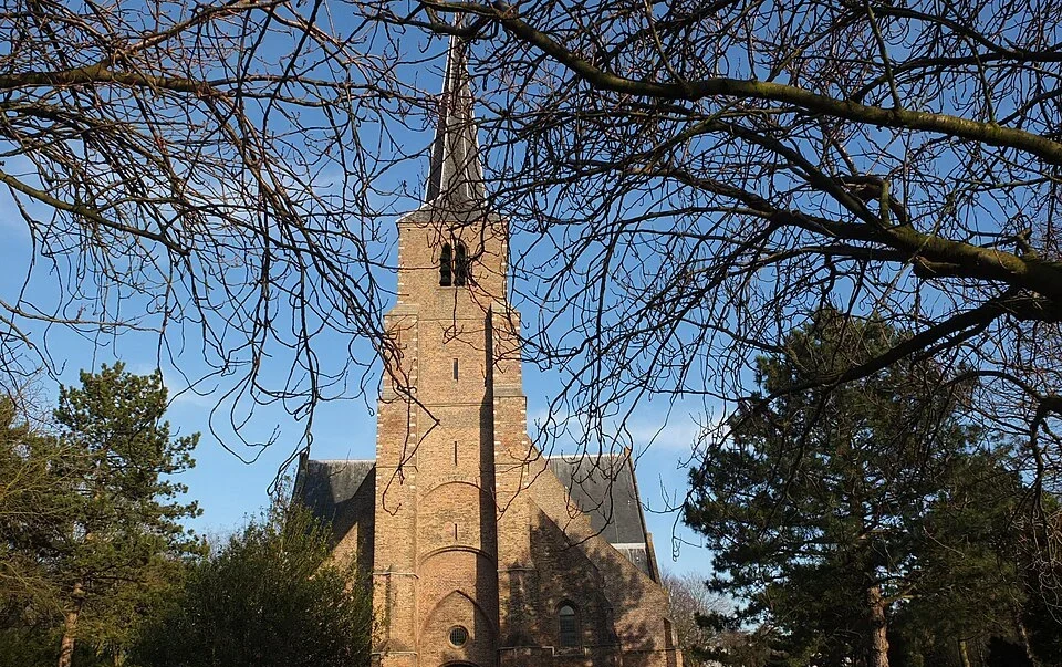 kerk op begraafplaats poortugaal