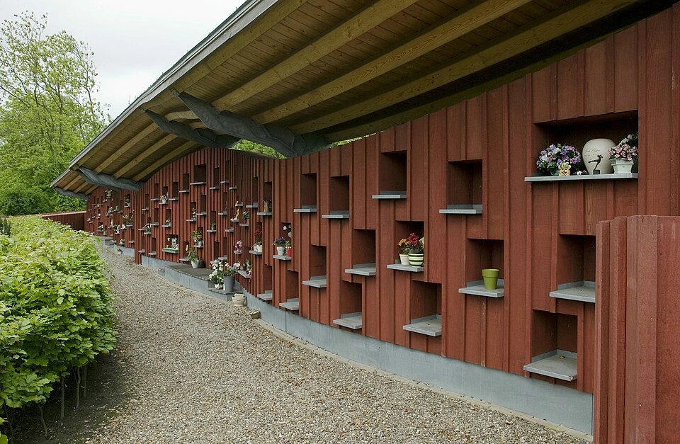 Urnen muur van crematorium en begraafplaats Rhijnhof — Leiden