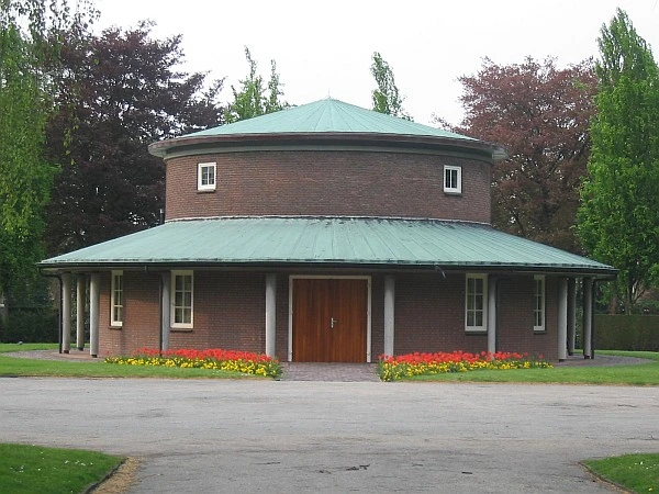Hoofdgebouw nieuwe algemene begraafplaats in huizen