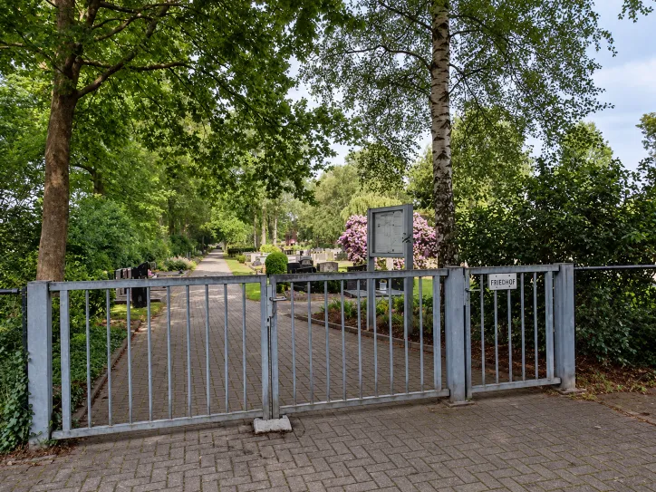 begraafplaats wijster - ingang